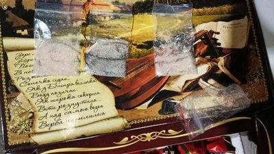 Поліція вилучила амфетамін у коробці з-під цукерок, яку передали автобусом з Рівного в Польщу