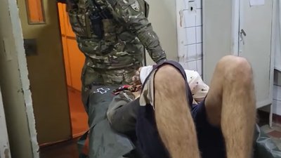 Ще б година — і все. Поліцейські показали, як евакуювали пораненого 1 листопада чоловіка з Єлизаветівки на Донеччині