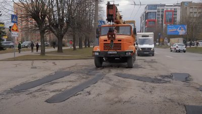 Ямковий ремонт на вулиці Героїв Майдау
