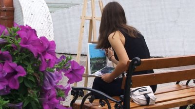 Продає картини: школярка з Черкащини збирає гроші на ЗСУ