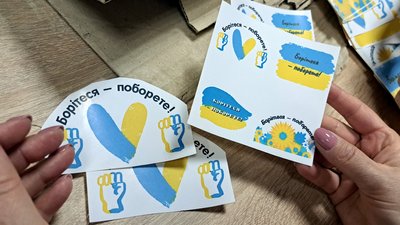 «Зірочки» й «равлики». У Дніпрі на майстер-класі вчилися робити окопні свічки – фоторепортаж «Зірочки» й «равлики». У Дніпрі на майстер-класі вчилися робити окопні свічки – фоторепортаж