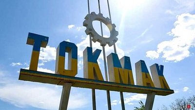 Російські військові примусово займають приватні будинки мешканців Токмака