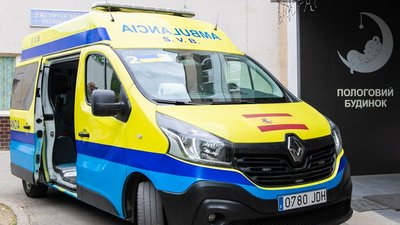 Ужгородському пологовому будинку і поліклініці передали два санітарні автомобілі від благодійників з Іспанії