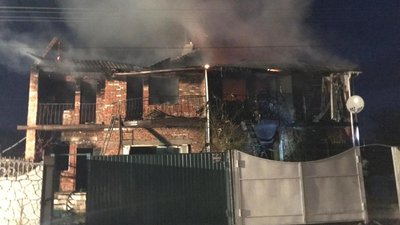 У Чернігові на Кордівці горів житловий будинок: одна людина загинула, трьох врятували У Чернігові на Кордівці горів житловий будинок: одна людина загинула, трьох врятували