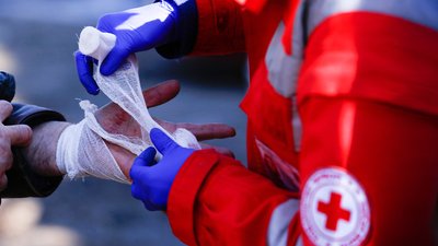 До медиків звернулася 38-річна працівниця підприємства, яке атакували росіяни