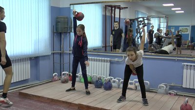 Тут тренуються і діти Тут тренуються і діти
