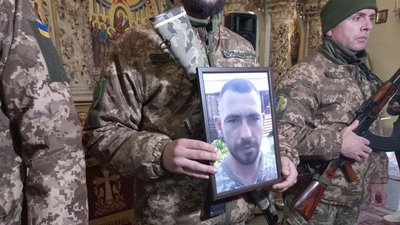 У Полтаві попрощалися із двома бійцями, які загинули на Донеччині У Полтаві попрощалися із двома бійцями, які загинули на Донеччині