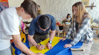 В Україну повернули п’ятьох дітей-сиріт з Миколаївщини, яких вивезли росіяни В Україну повернули п’ятьох дітей-сиріт з Миколаївщини, яких вивезли росіяни