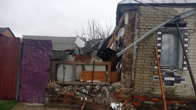 Мешканці Великої Писарівки розповіли про обстріли з боку Росії Мешканці Великої Писарівки розповіли про обстріли з боку Росії