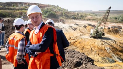 Можуть стати першими в угоді про надра. Американська делегація оглянула родовище і комбінат на Кіровоградщині Можуть стати першими в угоді про надра. Американська делегація оглянула родовище і комбінат на Кіровоградщині