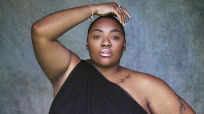 Instagram звинуватили у дискримінації через блокування фото чорношкірої plus-size моделі