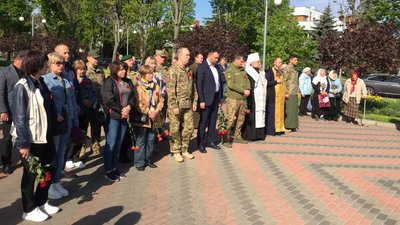 Під звуки сирен тривоги: у Черкасах відзначили День пам'яті та примирення вшануванням захисників України