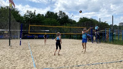 У Вінниці проходить благодійний турнір з пляжного волейболу У Вінниці проходить благодійний турнір з пляжного волейболу