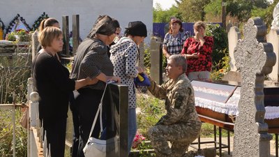 "Він був люблячим дідусем": в Охтирці поховали сержанта Валерія Лучанінова "Він був люблячим дідусем": в Охтирці поховали сержанта Валерія Лучанінова
