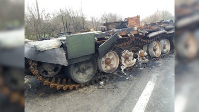 Підбитий російський танк Підбитий російський танк