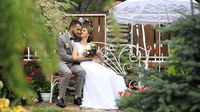 Вчителька з Тернопільщини власноруч створила сад, у який люди їдуть на фотосесії Вчителька з Тернопільщини власноруч створила сад, у який люди їдуть на фотосесії