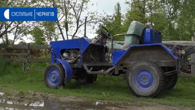 Житель Анисова створює трактори з автомобілів, які здали на металобрухт