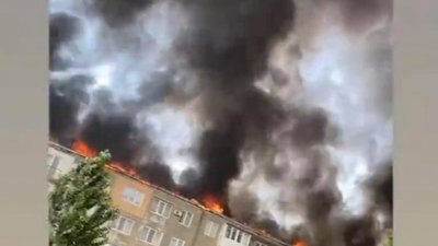 На Херсонщині у Новій Каховці горить житловий будинок