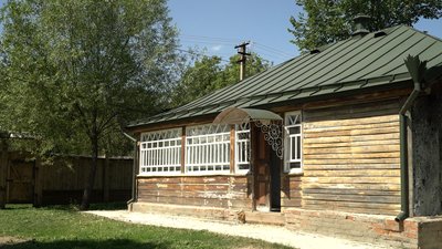 Один із будинків етносела "Гончарія" Один із будинків етносела "Гончарія"