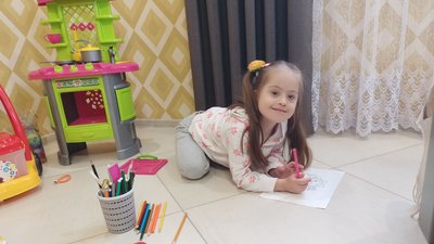 "Мрію, щоб донька навчилася читати": історія луцької сім'ї, яка виховує дитину з синдромом Дауна "Мрію, щоб донька навчилася читати": історія луцької сім'ї, яка виховує дитину з синдромом Дауна