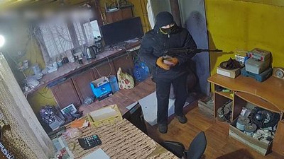 У масці та з автоматом: у Слов'янську пограбували пункт прийому брухту