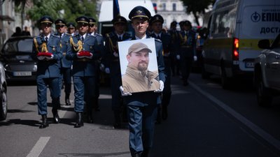 У Михайлівському соборі в Києві попрощалися із загиблим пілотом F-16 Максимом Устименком