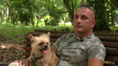Байкер Дмитро Норман з собакою Байкер Дмитро Норман з собакою