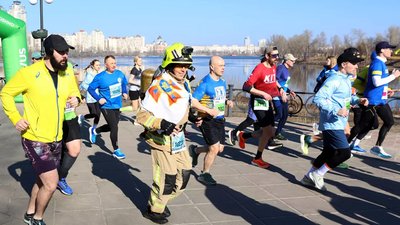 Волинський нацгвардієць став призером благодійного забігу "Десятка Незламності" Волинський нацгвардієць став призером благодійного забігу "Десятка Незламності"