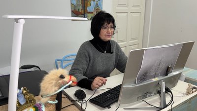 "Для мене бібліотека — це затишок": лучанка 48 років працює у книгозбірні