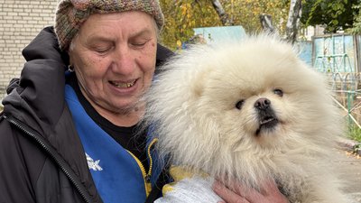 Любов зі своїм песиком Барні евакуюється з Краматорська