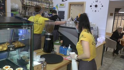 Миколаївські кафе та ресторани розпочали приймати людей у приміщеннях Миколаївські кафе та ресторани розпочали приймати людей у приміщеннях