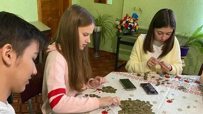 Прикарпатські ліцеїсти зібрали майже пів тисячі гривень по 25 копійок на лікування онкохворих дітей