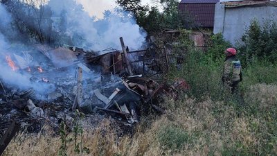 На Запоріжжі внаслідок обстрілів горіли будинки та господарчі споруди — ДСНС На Запоріжжі внаслідок обстрілів горіли будинки та господарчі споруди — ДСНС