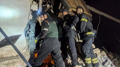 З-під завалів дістали дитину та чоловіка: війська РФ атакували Кривий Ріг З-під завалів дістали дитину та чоловіка: війська РФ атакували Кривий Ріг