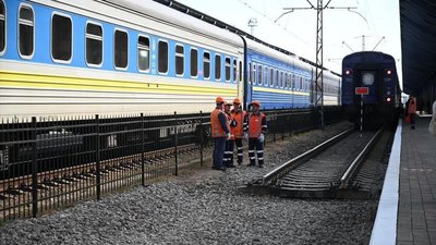 В Ужгороді прем'єр-міністр Денис Шмигаль анонсував будівництво європейської колії до станції "Чоп" В Ужгороді прем'єр-міністр Денис Шмигаль анонсував будівництво європейської колії до станції "Чоп"