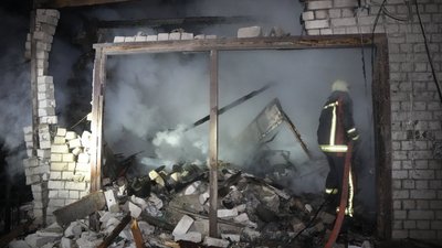 Масована атака БпЛА на Одеський район: пошкоджено ліцей і склади енергокомпанії, двоє травмованих Масована атака БпЛА на Одеський район: пошкоджено ліцей і склади енергокомпанії, двоє травмованих