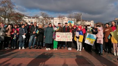 “Херсон – це Україна”: у Кропивницькому відбувся автопробіг з нагоди звільнення
Херсона від окупації “Херсон – це Україна”: у Кропивницькому відбувся автопробіг з нагоди звільнення
Херсона від окупації