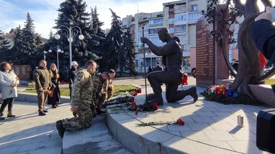 У Черкасах вшанували пам'ять Героїв Небесної Сотні У Черкасах вшанували пам'ять Героїв Небесної Сотні
