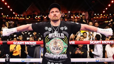 Олександр Усик після титульного захисту від Ріко Верховена