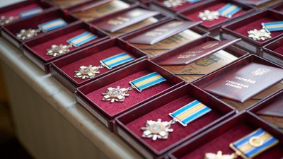 Нагороди від Олександра Сирського загиблим на війні черкащанам Нагороди від Олександра Сирського загиблим на війні черкащанам