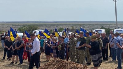 На Одещині попрощалися з військовим, який загинув поблизу Миколаєва На Одещині попрощалися з військовим, який загинув поблизу Миколаєва