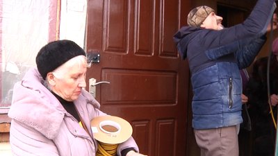 Волонтери утеплюють домівки літніх самотніх житомирян – таку допомогу отримали вже 38 людей Волонтери утеплюють домівки літніх самотніх житомирян – таку допомогу отримали вже 38 людей