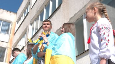 Лише у двох школах наживо: останній дзвоник-2022 у Черкасах