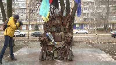 "Залізний трон сходу" встановили в сквері Прикордонників у Запоріжжі
