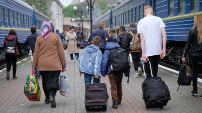 На Буковині психологи надають допомогу людям, які тривожаться через війну. Куди звернутись
