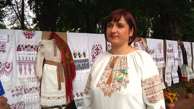 На Житомирщині під час виставки презентували понад тисячу рушників з різних регіонів України На Житомирщині під час виставки презентували понад тисячу рушників з різних регіонів України