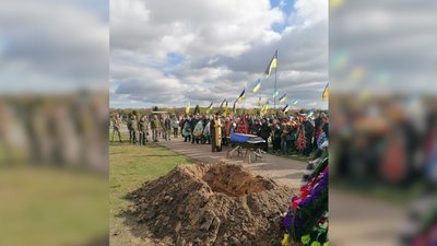 У Чернігові попрощалися з сержантом Володимиром Суслом, який загинув поблизу Бахмута У Чернігові попрощалися з сержантом Володимиром Суслом, який загинув поблизу Бахмута