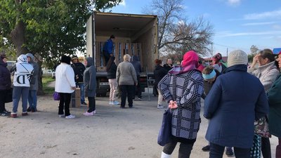 800 продуктових наборів: жителі села Галицинове, що на Миколаївщині, отримали гуманітарну допомогу