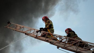 Пожежа в Ужгороді: горить складське приміщення на вулиці Коритнянській Пожежа в Ужгороді: горить складське приміщення на вулиці Коритнянській