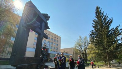 Представники ОДА вшанували пам’ять ліквідаторів аварії на Чорнобильській АЕС Представники ОДА вшанували пам’ять ліквідаторів аварії на Чорнобильській АЕС